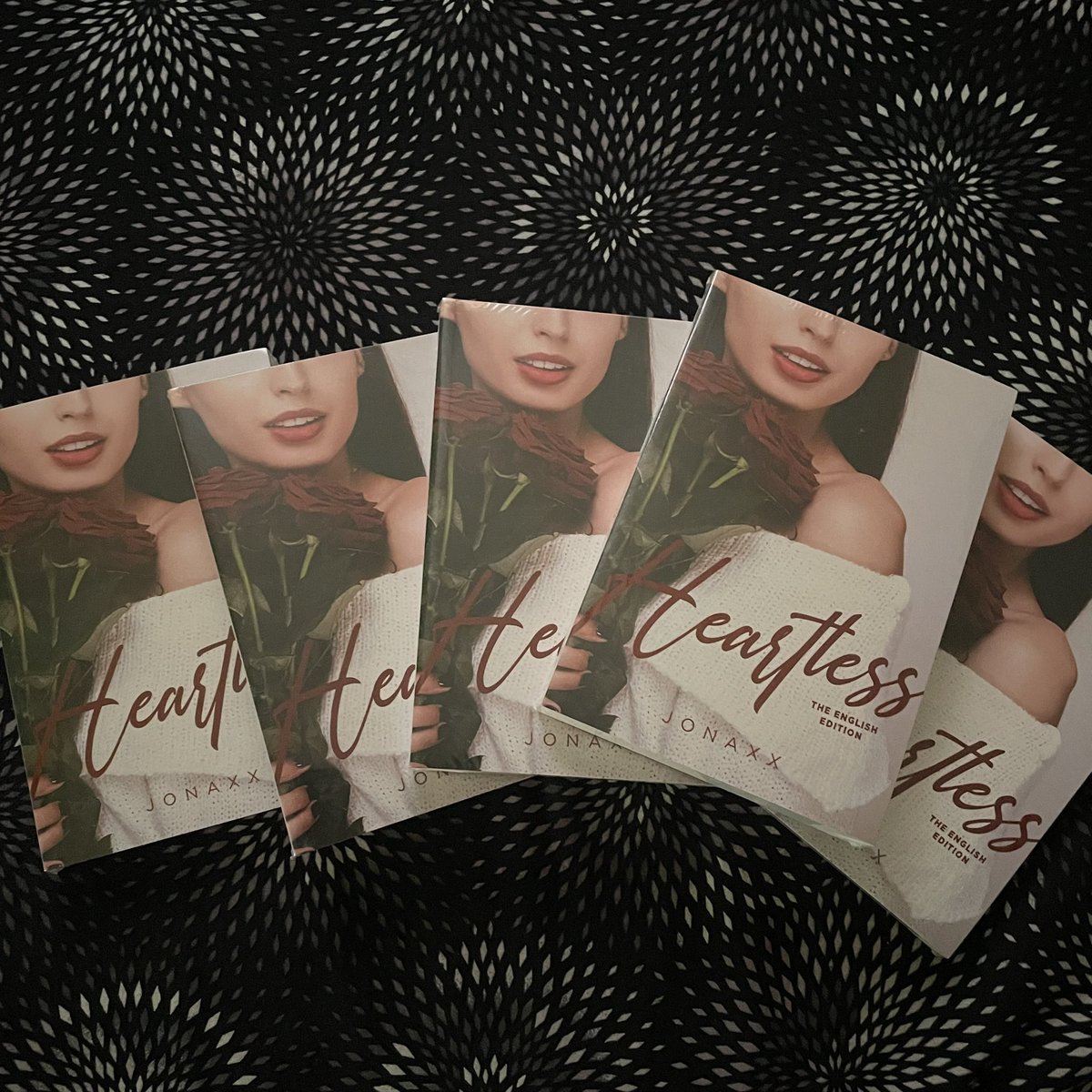 hannatellax's tweet photo. ⭐️ GIVEAWAY ⭐️

5 winners of HEARTLESS (english version)

Mechanics:

•JSL fan
•follow me
•rt and like this tweet
•will use rt picker for winners

GA ends on Sunday, September 24 at 8am 🤎 https://t.co/zpdJX6FqF5