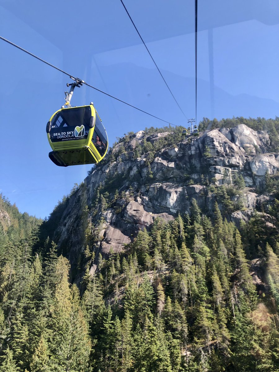 SentPackin's tweet image. Going up…at the top…going down on this perfect fall day. @seatoskygondola @TourismSquamish🚡🌞
