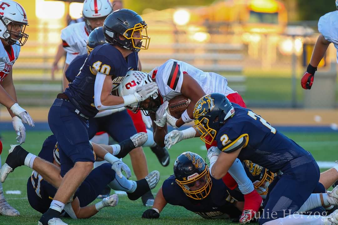 Coachpace82's tweet photo. π
π
Congrats to our Week 5 Defensive Player of the week @nathanhrabnicky ! In his 1st varsity start he totaled 14 tackles and a QB hurry as well as 3 more solos on Special Teams! #BulldogDefense #GetSix https://t.co/Ox6wnBPAWH