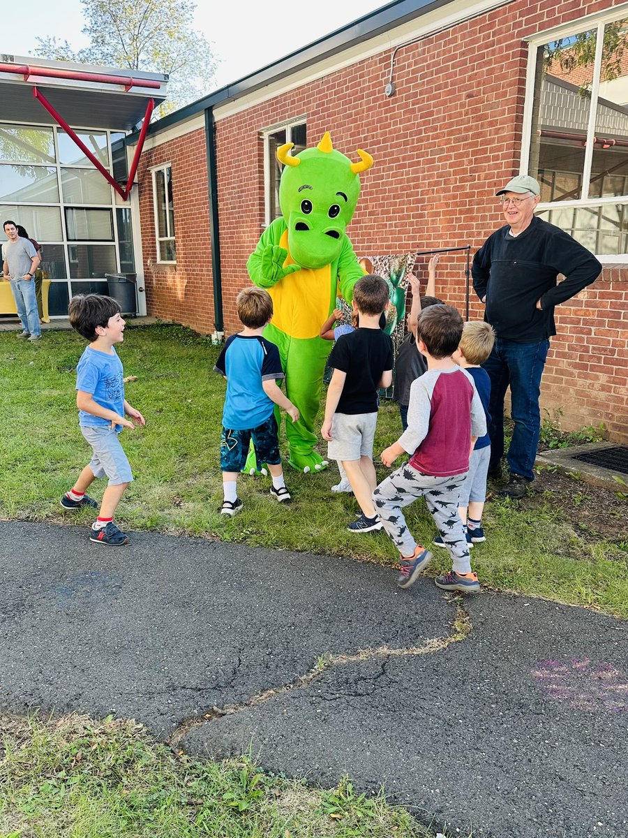DuffyDragons's tweet photo. A beautiful night for welcoming our new families and enjoying a sweet treat! https://t.co/iGlFremv3z