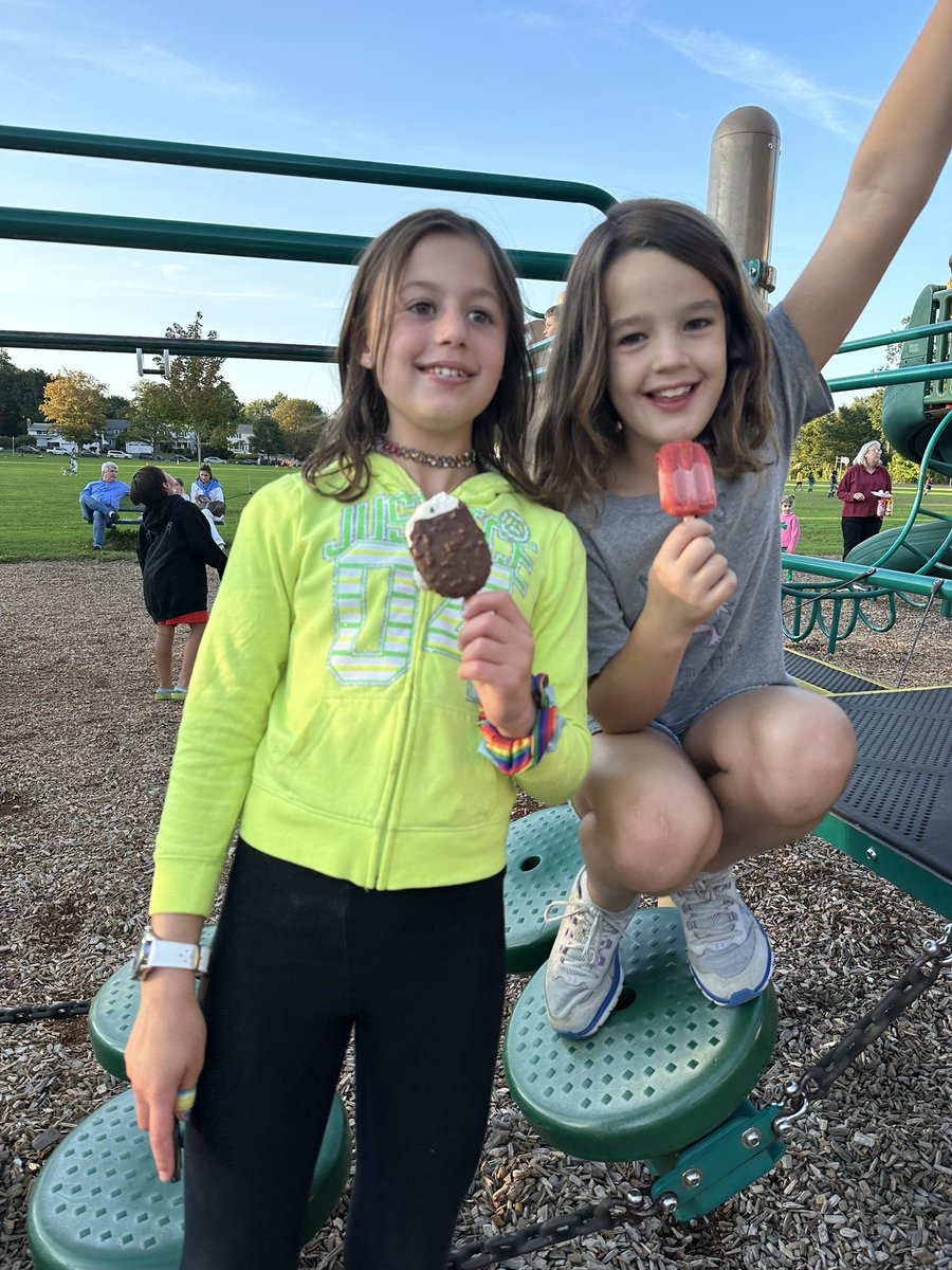 DuffyDragons's tweet photo. A beautiful night for welcoming our new families and enjoying a sweet treat! https://t.co/iGlFremv3z