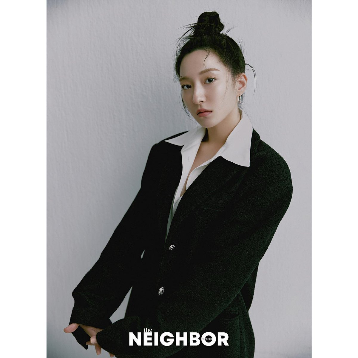navyeunseo's tweet image. eunseo and exy on neighbor magazine!!