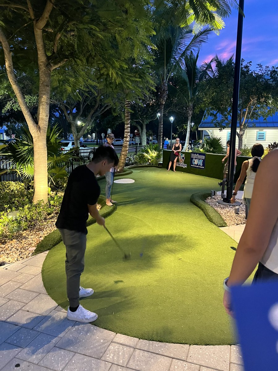 sarah_stern's tweet image. Mini golf was played ⛳️ . Fun was had 🤩 . Ice cream was eaten 🍦. Another successful Stern Lab outing with this amazing team!