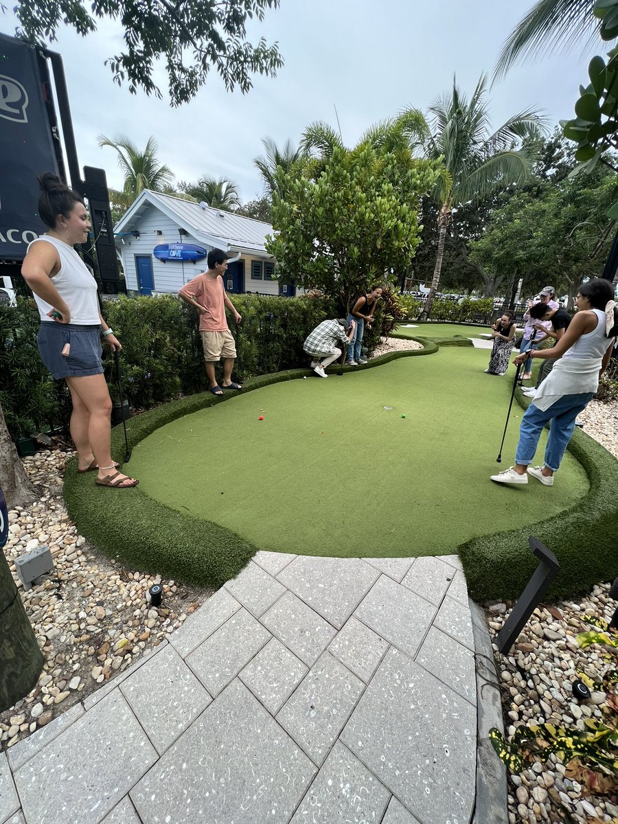 sarah_stern's tweet image. Mini golf was played ⛳️ . Fun was had 🤩 . Ice cream was eaten 🍦. Another successful Stern Lab outing with this amazing team!