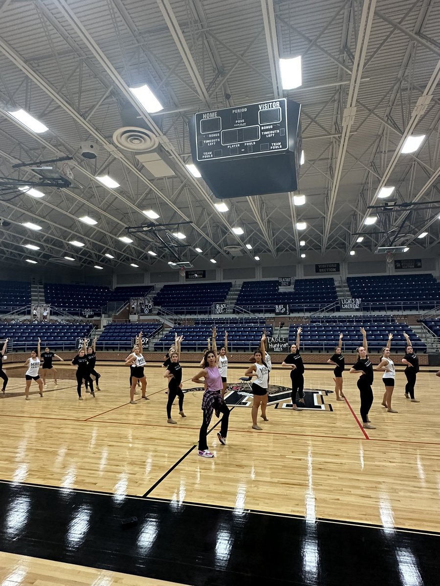MISD_FineArts's tweet photo. The LHS Silver Spurs and MHS Gold Dusters learning their choreography for their upcoming trip to open for the Rockettes. They’re being taught by former Rockette, Summyr Whaley https://t.co/VcSd8I7Dd7