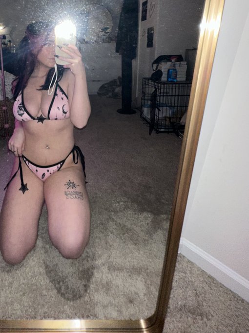 Tan? Or pale? Comment what you like more https://t.co/sTrwUZbEuC