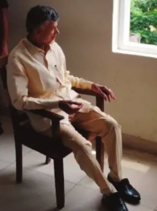nvkrishna26's tweet photo. ACB కోర్టులో . . పోలీసు కస్టడీ పిటిషన్ తీర్పు ఈరోజు

రేపు, ఎల్లుండి సెలవులు

High Court అనుకూలంగా తీర్పు ఇవ్వకపోతే . . సుప్రీమ్ కోర్టుకి వెళ్లి ఉపశమనం పొందే అవకాశం

అన్నీ తెలుసు . . అయినా!

.
14 years CM . . 73 years age . . ప్రాణహాని ఉంది 

Painful! కడుపు మండుతుంది https://t.co/RS7D6C1IFw