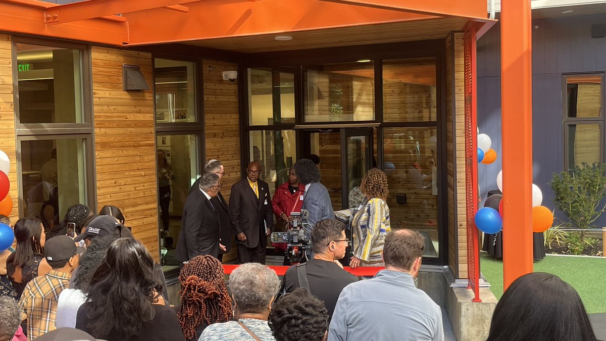 RBAC_Raphael's tweet photo. Ribbon cutting and food brought to you by D’z Wings &amp; Thingz https://t.co/q5stTGl2K7