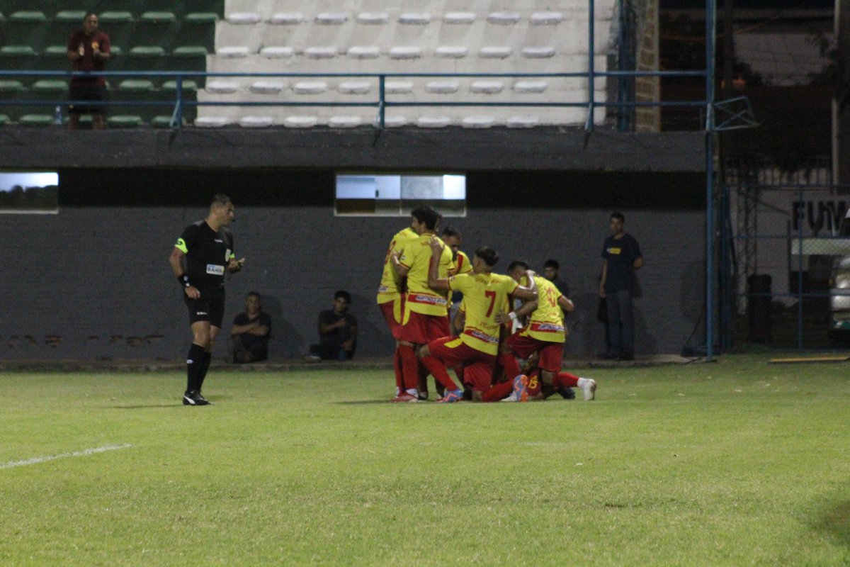 club_ledesma's tweet photo. FINAL DEL PARTIDO| GANÓ LEDESMAAAA!!

Avanzamos a cuartos de final de la @CopaParaguayAPF ❤️‍🔥🥹🙏🏽❤️💛

#MartinLedesma 1-0 #RubioÑu

⚽️ C. Burgos (GML)

#OctavosDeFinal #copaparaguay🏆🇵🇾 

#vamosmartínledesma❤️💛 #elmásgrandedecapiatá🔴🟡 https://t.co/juIklFVa9a