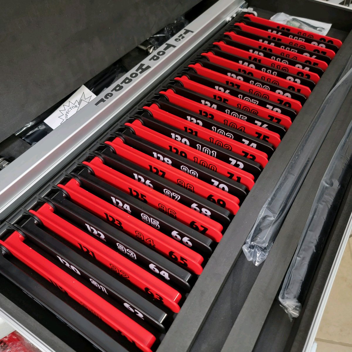 TheTopHopper's tweet photo. Red and Black vertical jump measuring device shipping out to a customer……looks sharp!!!! https://t.co/srUMRb53wE