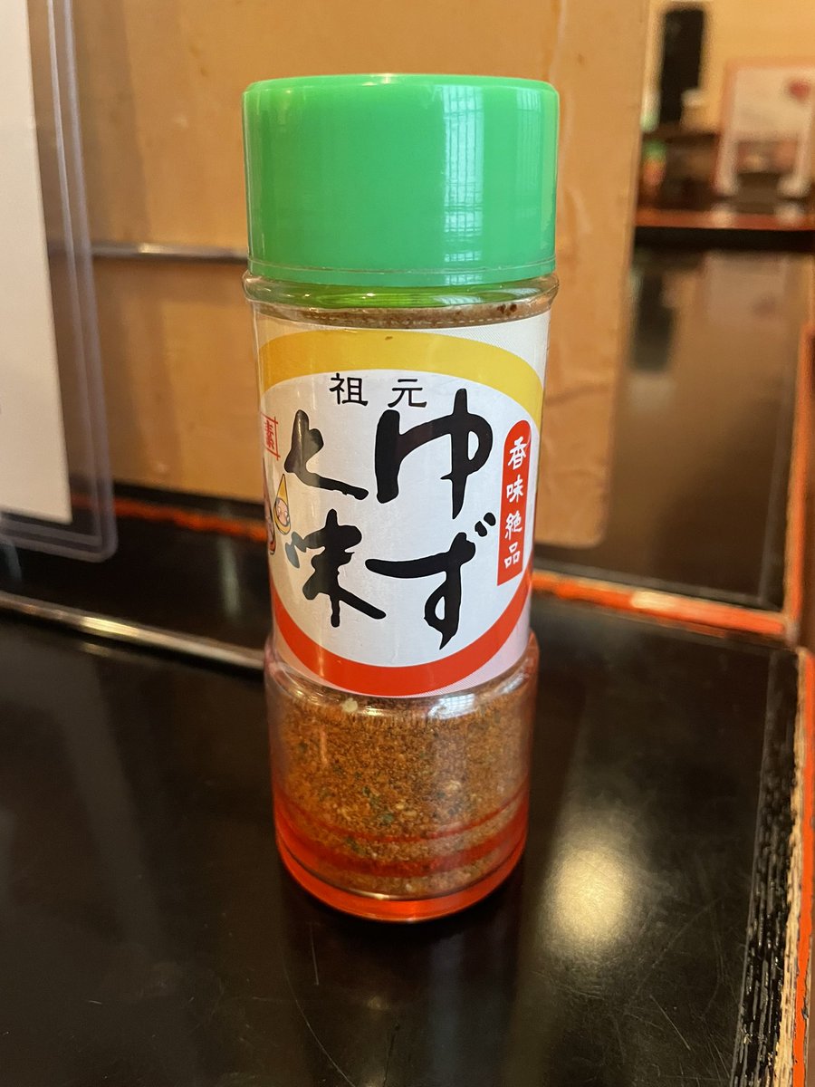 築地　長生庵で本鮪すき身しらす丼そば付きセットと手取川　純米純米大吟醸　ひやおろし😆　料理も全部美味しかったし日本酒もスッキリ旨辛口で美味しい！　ゆず七味おみあげで買っちゃいました～