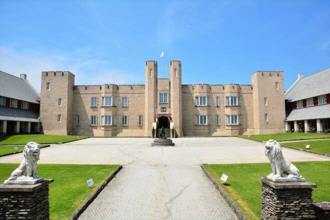 bozu_108's tweet photo. 福島県の泊まってよかったホテル・旅館選手権

金賞
British Hills（ブリティッシュヒルズ)
パスポートの要らない英国🇬🇧
福島県天栄村
海抜1,000メートルの森の中に位置する神秘的な非日常空間
まるでハリーポッターの世界🪄︎︎✨🎩
ホグワーツのようなホテル🧙‍♂️ https://t.co/KODMjQ8QyY