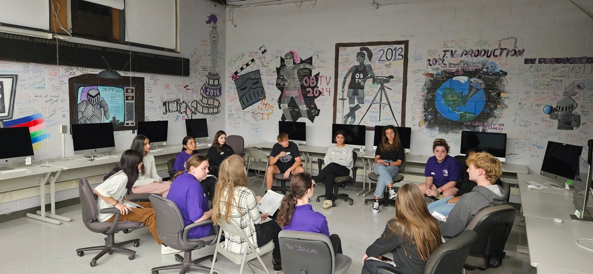 SenateOb's tweet photo. Great first senate meeting! A night of getting to know each other and planning the year! Shout out to Mrs.Borriello for sharing her Lock-in knowledge!  It's going to be a great year Old Bridge! #letsmakeitcount @obhs_announce @FazioSally @torchianator @lor513 @mrsborriello https://t.co/KA7czlLco6