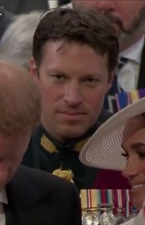 tiny_toff's tweet photo. Seeing as the Sussex Sugars are all salty over #LtColJohnnyThompson I figure they would really appreciate seeing his face all over twitter 🥰

#JohnnyThompson #LtColJohnny
#Waaagh #SussexSquad #SaltySugars #MeghanMarkle #PrinceHarry #KeepCrying #MigraineAndHandbag https://t.co/ifTmcswlRZ