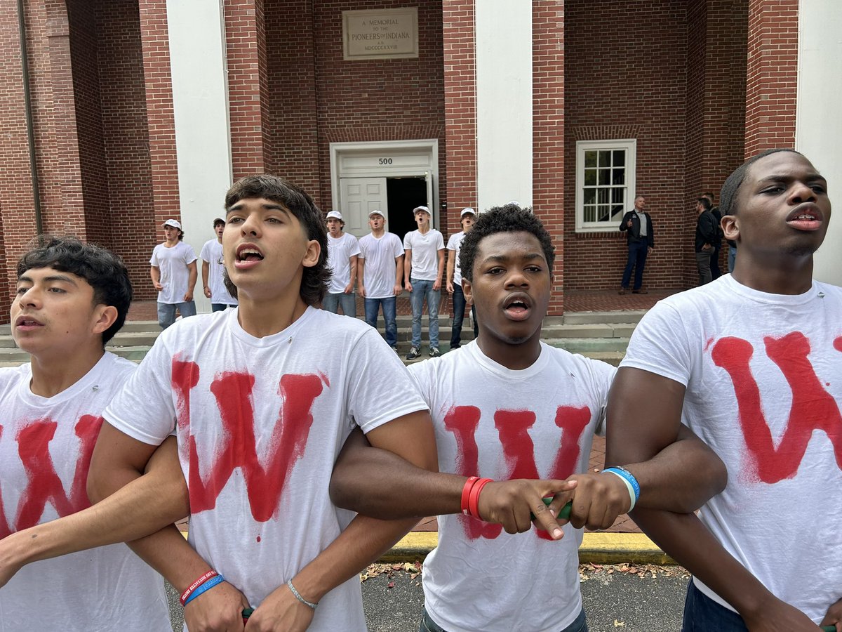 Chapel Sing hit the Mall this morning with an explosion of sound 🎶