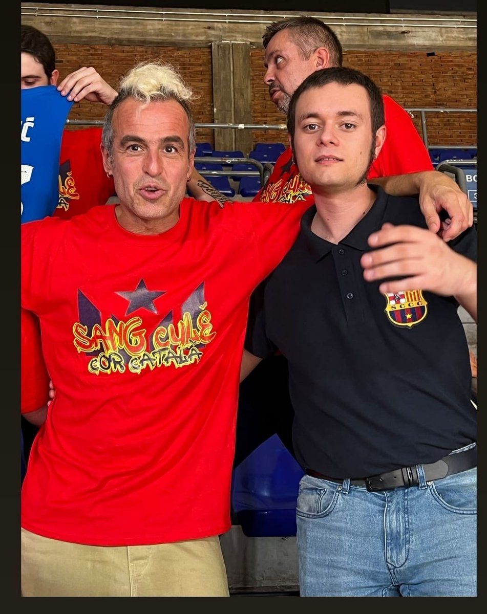 sangculeoficial's tweet photo. Vola alt Ferran. Et trobarem a faltar  al palau i als escenaris arreu del país. 
Gràcies  per tot i per tant.
Visca  strombers. https://t.co/2R0k9EHA1y