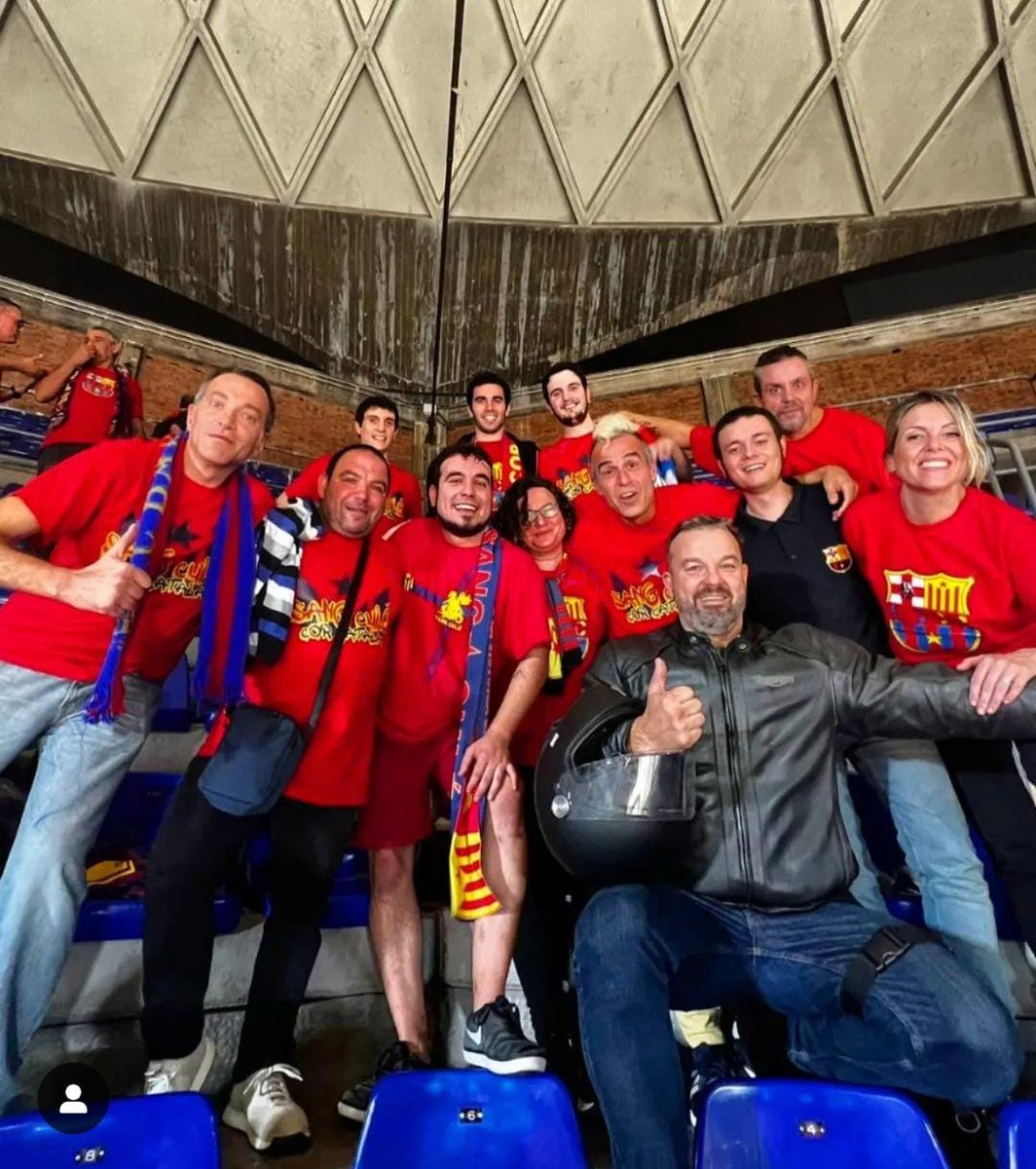 sangculeoficial's tweet photo. Vola alt Ferran. Et trobarem a faltar  al palau i als escenaris arreu del país. 
Gràcies  per tot i per tant.
Visca  strombers. https://t.co/2R0k9EHA1y