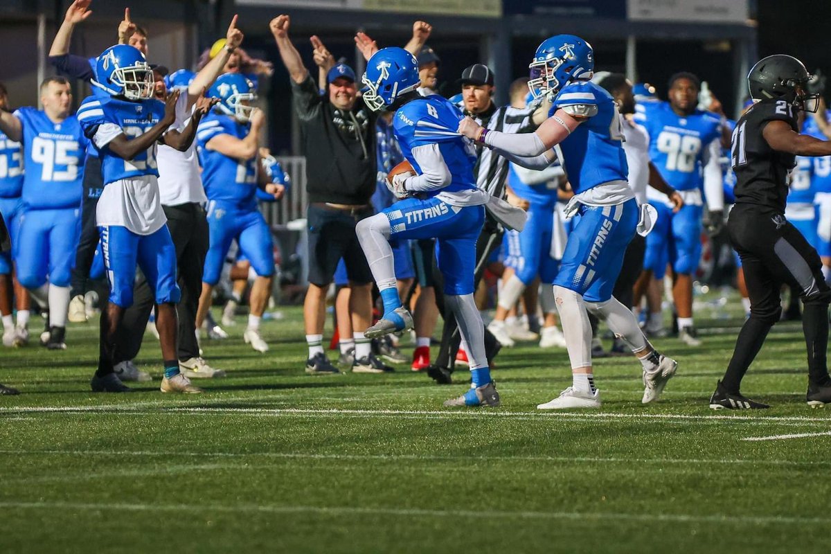 FlexxAlmighty's tweet photo. Cornerbacks safeties, I burn’em like incents, ON the field I’m daddy and the ball is my infant, I don’t need to much support but I’m in love with the pigskin🏈🥶 #4thandinches https://t.co/70jjYlxt2J