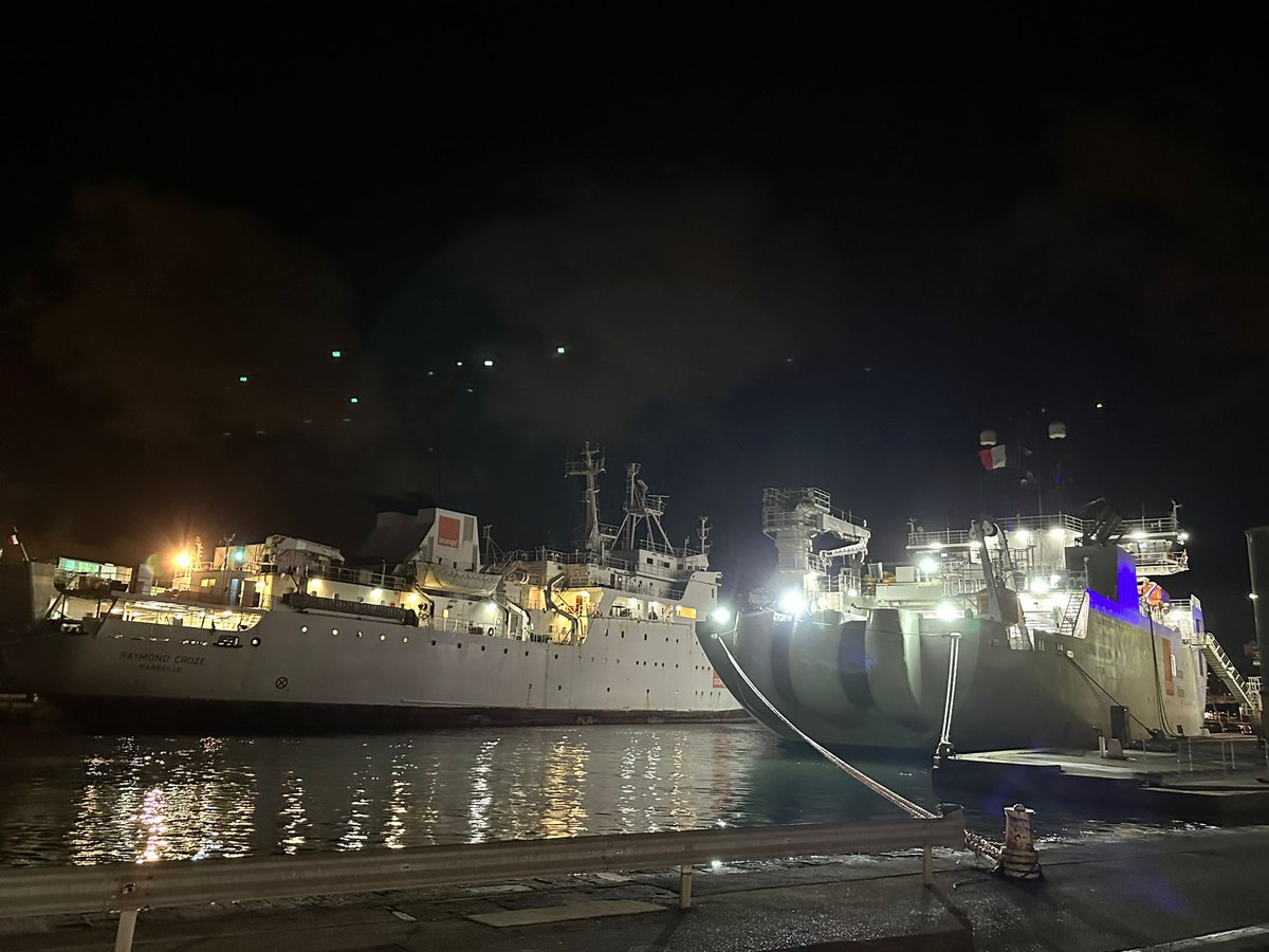 OrangeMarine_'s tweet image. 😉