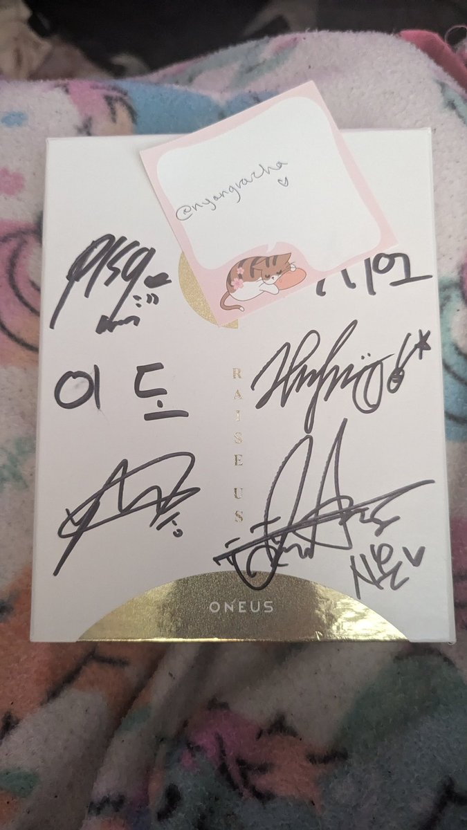 WTS Oneus OT6 signed Raise Us album. $80 USA preferred. Please dm me if youre interested or have any questions! 🥹

Sell lfb 
#ONEUS #tomoon #ravn #seoho #LeeDo #hwanwoong #xion #KEONHEE