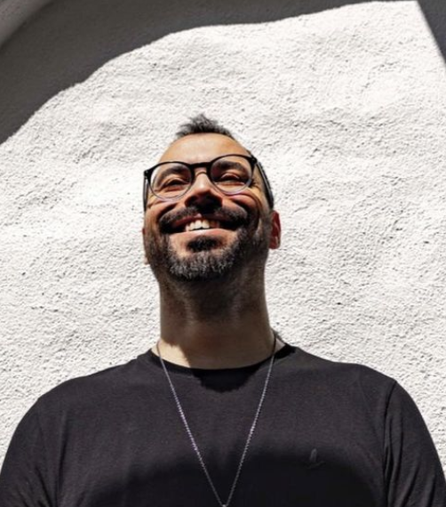 armanguvenc's tweet photo. @raninimanini @mervegontem Benim bu üşengeçlikle üçlü foto max böyle gelir. @HakanBonomo aile babası olduğu için içkili fotoğrafını da bulamadım üstelik. https://t.co/pFAxjrksWz