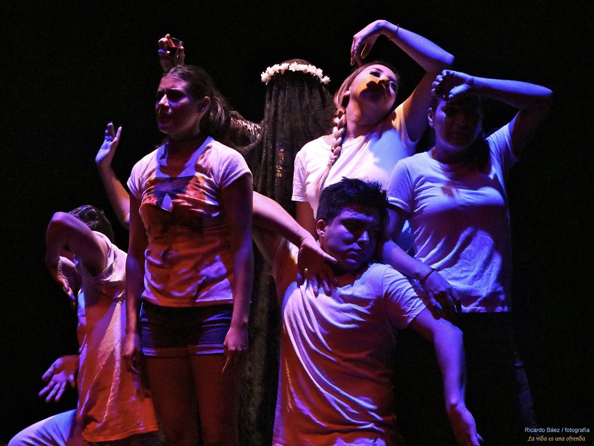 PuroBolillo's tweet photo. ¡Feliz #AniversarioBolillo número 12!

En el repaso de nuestros doce años de picar piedra en el teatro independiente, hoy toca rememorar nuestra obra 'La vida es una ofrenda' de autoría de Nicolas Urueta más la participación de Luis Manuel Flores González y Arturo Martínez.

🧵 https://t.co/Jto8s2vs5I