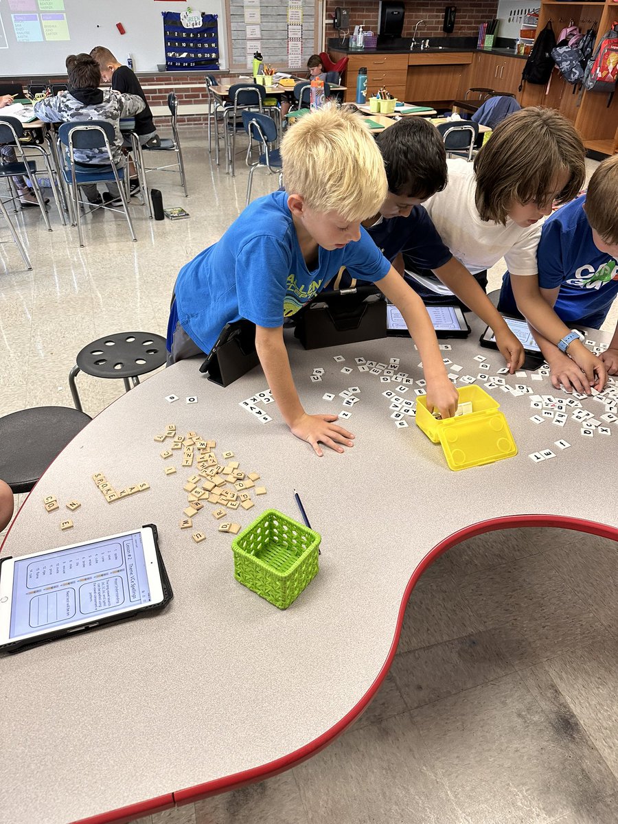 MrsWazRoom20's tweet photo. Teamwork makes the dream work!  Working together to complete the genre puzzles!  @ForgeElem https://t.co/FuZNzTrpK4