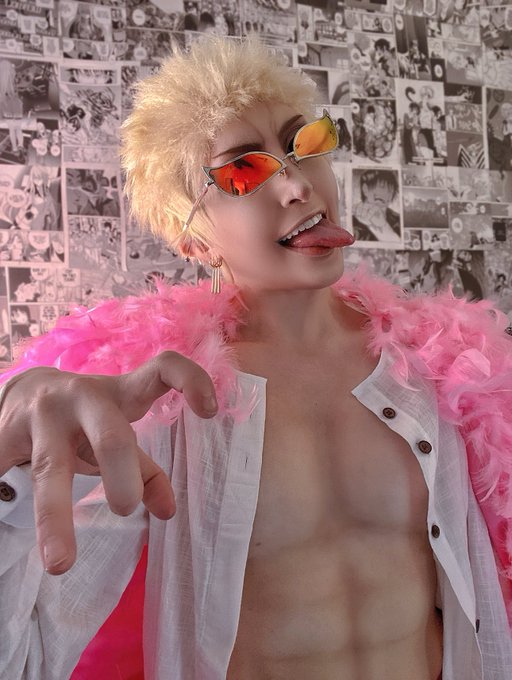 Doflamingo cosplayers be like 🤪 https://t.co/bqqQiKQwzk<a href="/tag/throne"class="tags"><span>#throne</span></a><a href="/tag/wishlist"class="tags"><span>#wishlist</span></a>
