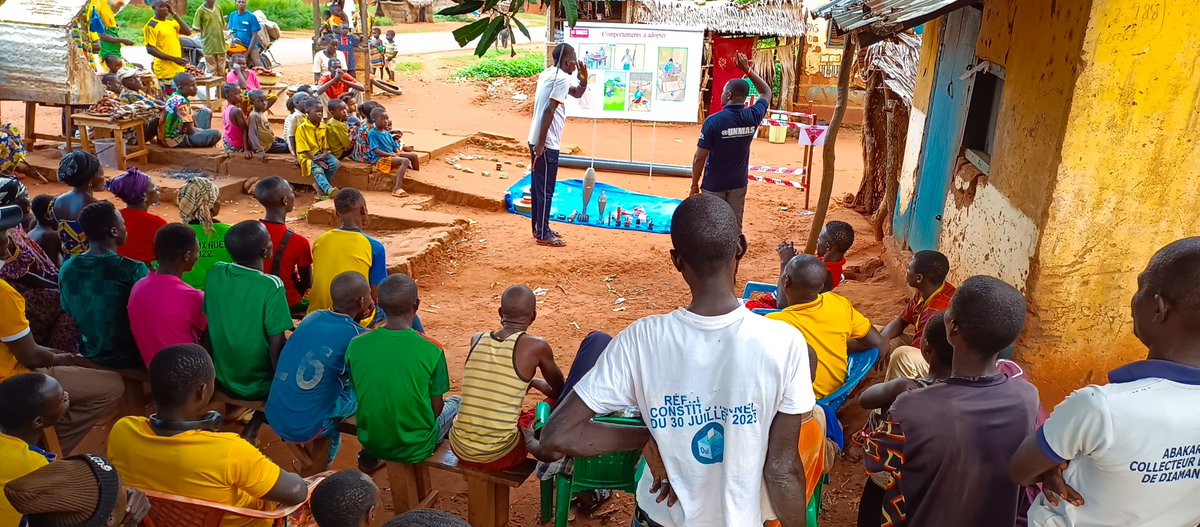 UNMAS's tweet photo. From 25 to 30 August, #UNMAS #CAR conducted a series of explosive ordnance risk education sessions for the benefit of inhabitants of #Boaro in the Nana Mambéré Prefecture. 300 people, including 48 women and 66 children, benefited from the sessions.
@UN_CAR @UN @UNICEF https://t.co/6D1AmgNgLL
