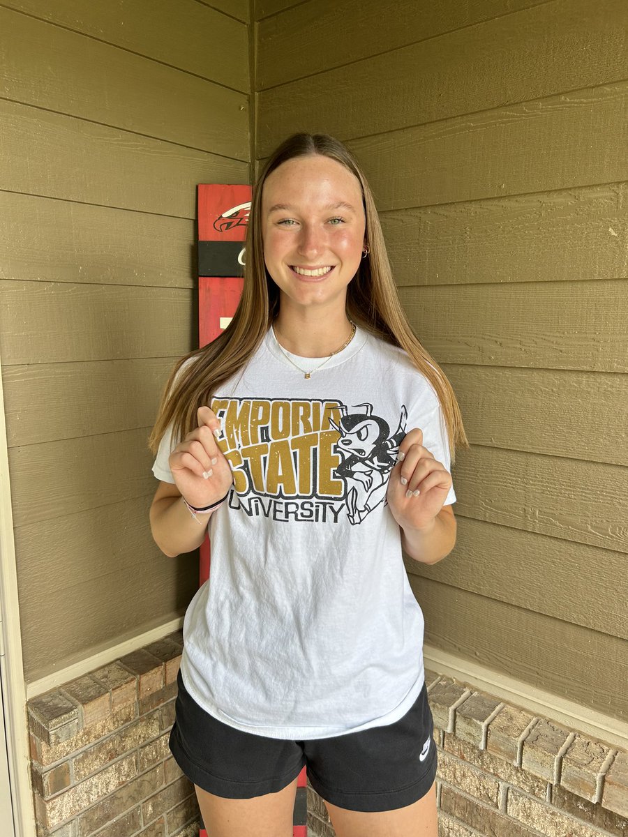 Brynley Smith tweet media