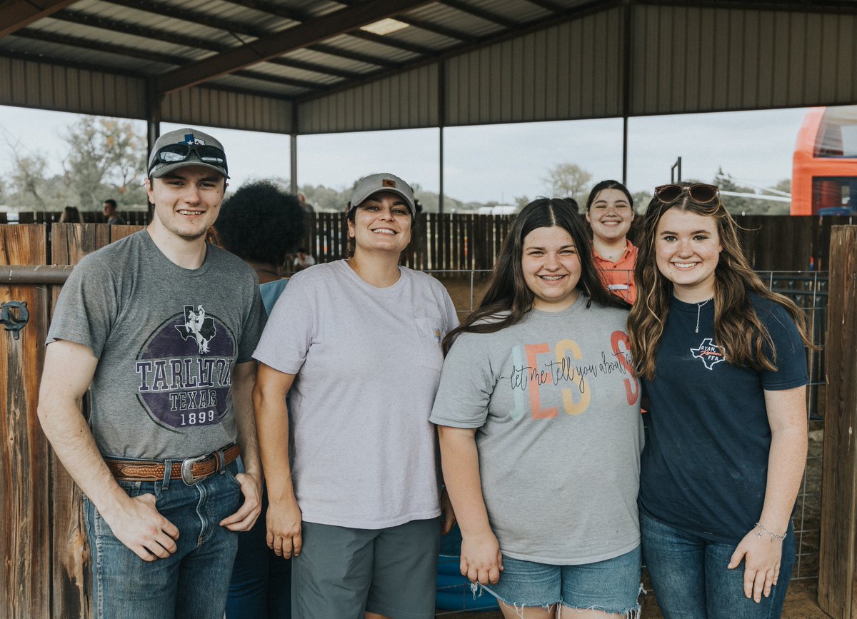 Today, we want to recognize the amazing ag teachers in @dentonisd. Ag teacheres inspire our students to explore the fascinating world of farming, agribusiness, and much more. Thanks for teaching our students about the importance of agriculture in all of our lives! #TeachAg