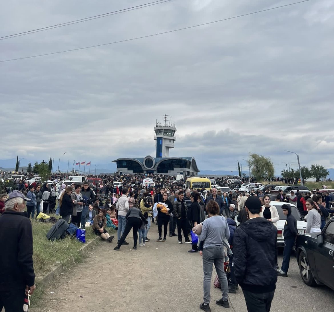 geviskajyan's tweet image. Massive crisis is currently unfolding here as over 50,000 people have been displaced in Artsakh. A humanitarian corridor is need now to save the lives of these people.