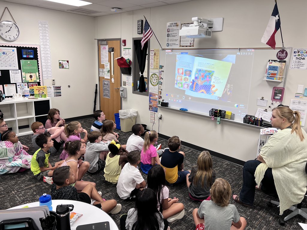 LNWatson420's tweet photo. Learning about digital footprints from our one and only DLC! @pressNseale #PinkPlaceToBe https://t.co/fPRr8Y7Mcm