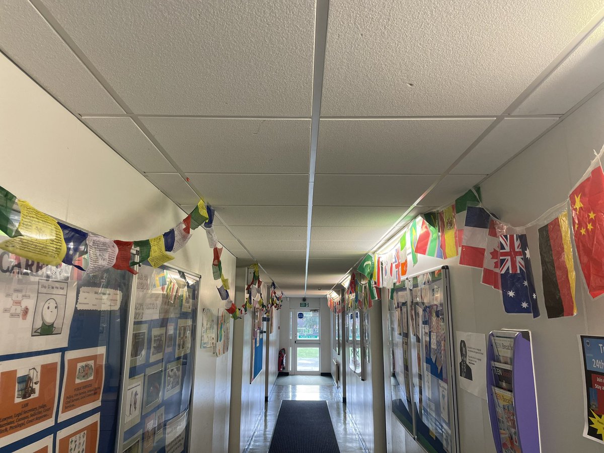 charliemckenz11's tweet image. I love my school @AlcesterAcademy 💙#proud #happy #openevening2023