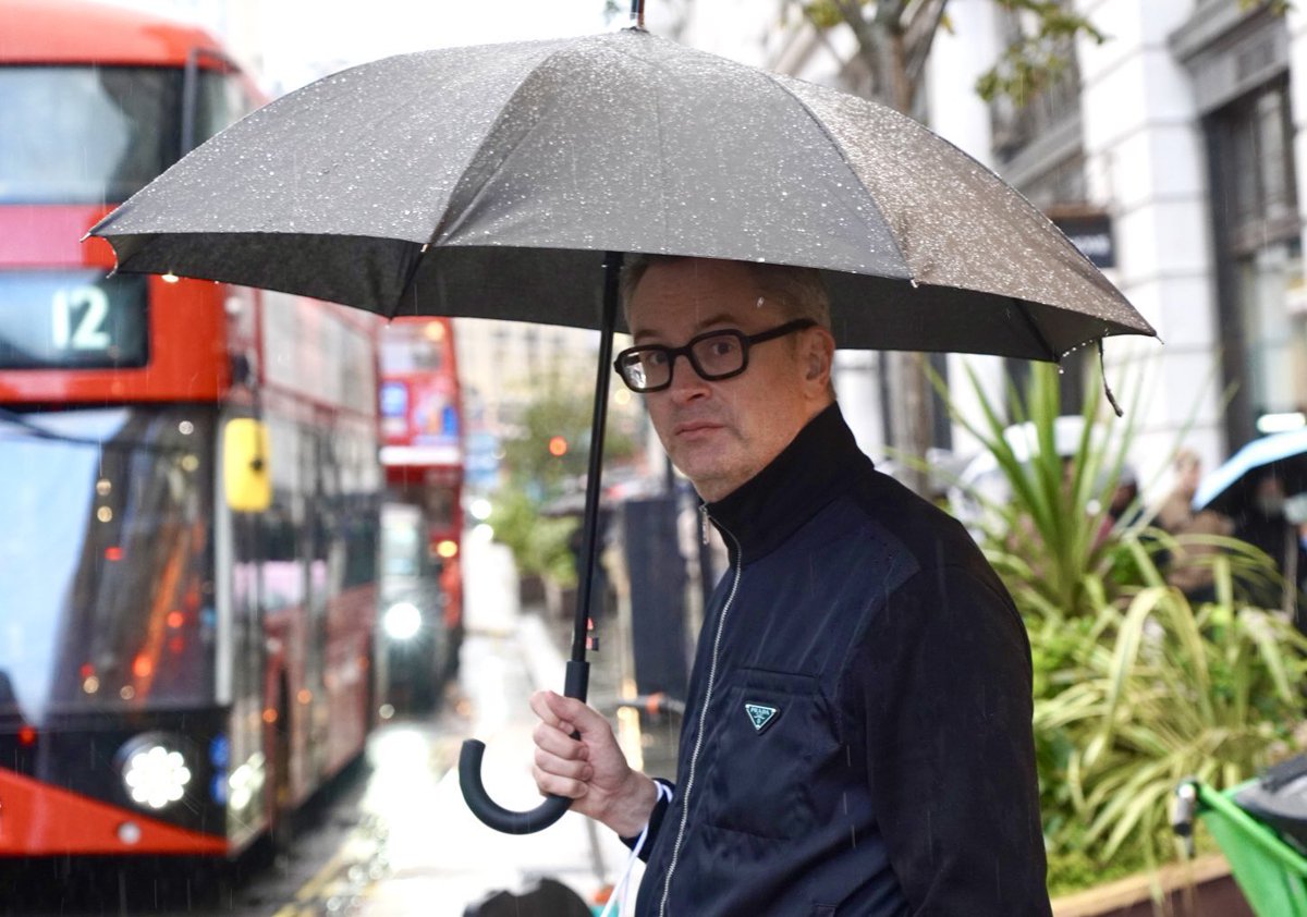 HIDEO_KOJIMA_EN's tweet photo. With Nicolas in rainy London ☔️ https://t.co/znPQ6nujCb