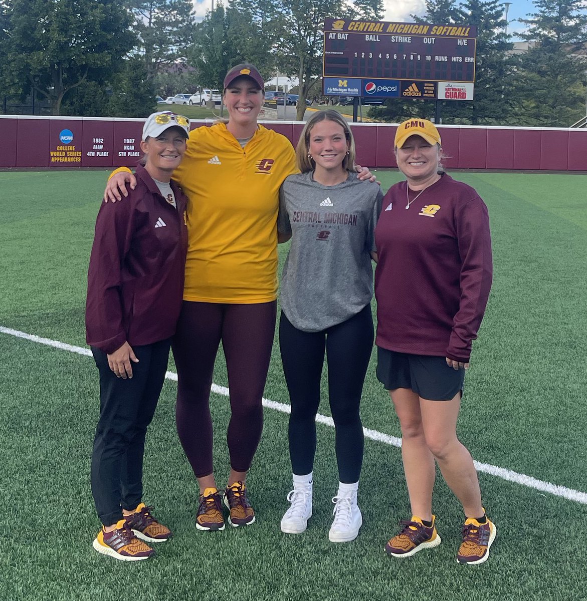 CharLambert07's tweet photo. I am excited to announce my commitment to further my softball career at Central Michigan University. I want to thank my family, coaches, teammates, and everyone who has supported me along the way. Easiest decision of my life.🔥👆🏻CHIPS!! @McCallSalmon @BrittiniK24 @saradriesenga10 https://t.co/yejsuZrfLg