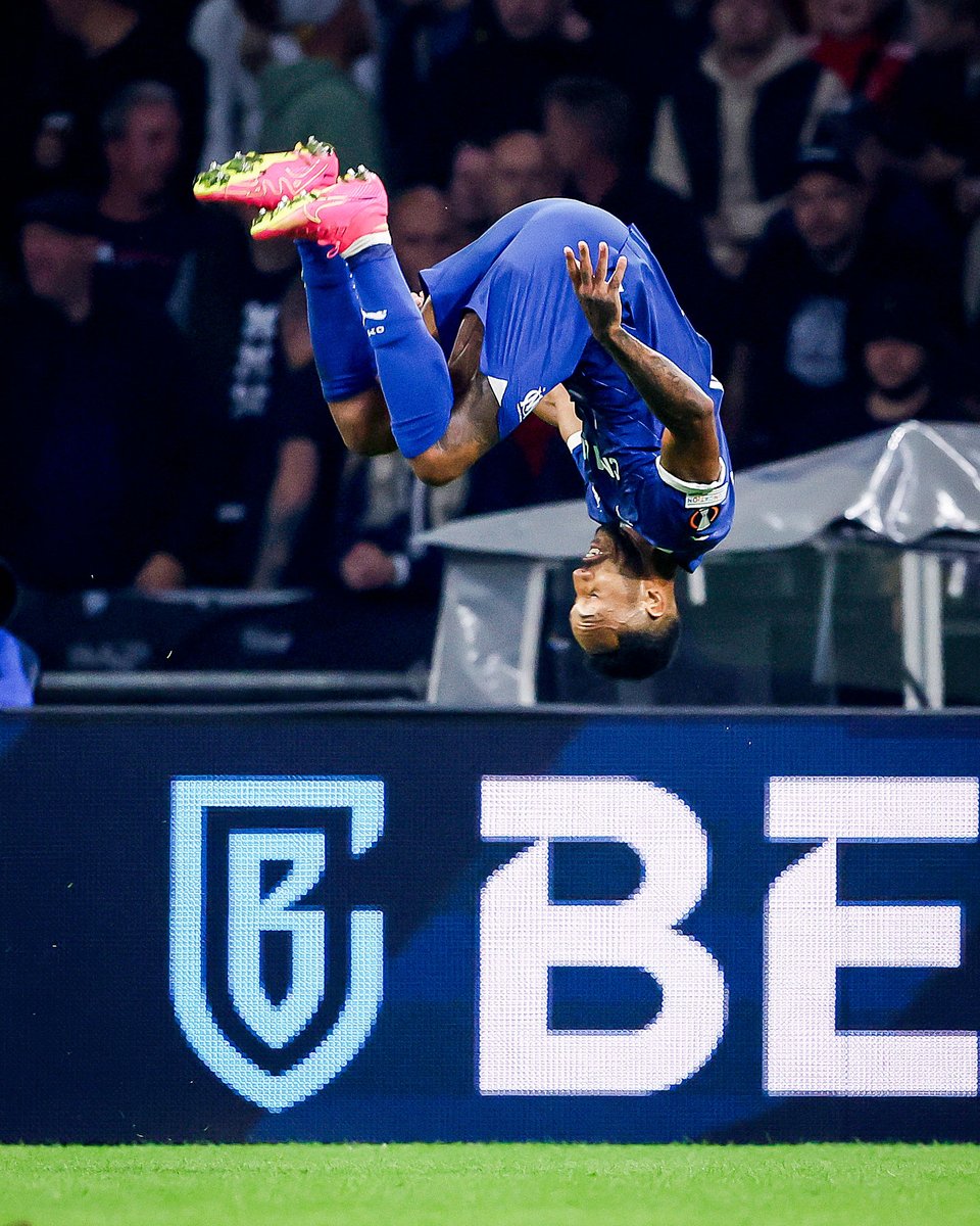 brfootball's tweet photo. 38'—Ajax 2-2 Marseille (Auba)
52'—Ajax 3-2 Marseille
78'—Ajax 3-3 Marseille (Auba)

Aubameyang with two equalizers to make sure Marseille took a point from Amsterdam 💥 https://t.co/RBNm2QcQCv