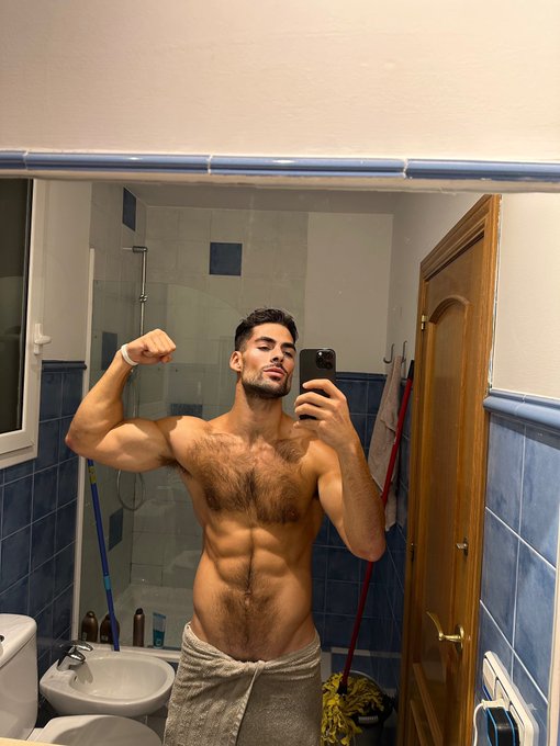 1-Smile chris  2-Serious chris Which one ?😈❤️ RT if you want more X https://t.co/eUmt6a8ULl<a href="/tag/model"class="tags"><span>#model</span></a><a href="/tag/fashion"class="tags"><span>#fashion</span></a><a href="/tag/photography"class="tags"><span>#photography</span></a>