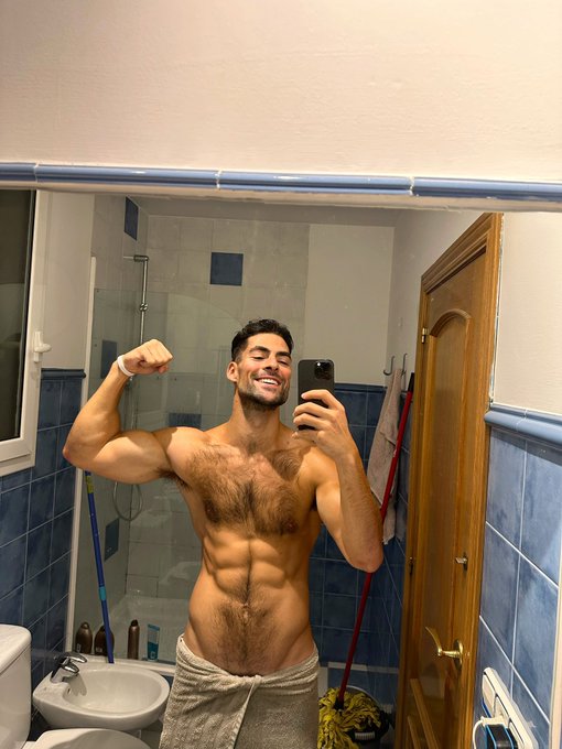 1-Smile chris  2-Serious chris Which one ?😈❤️ RT if you want more X https://t.co/eUmt6a8ULl<a href="/tag/model"class="tags"><span>#model</span></a><a href="/tag/fashion"class="tags"><span>#fashion</span></a><a href="/tag/photography"class="tags"><span>#photography</span></a>