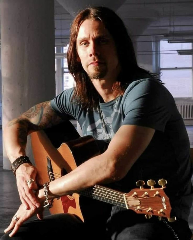 ☆★☆Boa Noite Amigos Até amanhã ‼

(☆☆Alter Bridge★)

Enquanto você escala o muro

Dê um passo

Você ultrapassou a linha sob a mira da arma
Você não pode fugir do sabor do crime

Você não pode fugir do sabor do crime

Silver Tongue★
#SextaEsquadraoSDV 
#SextaPimentinhasSDV