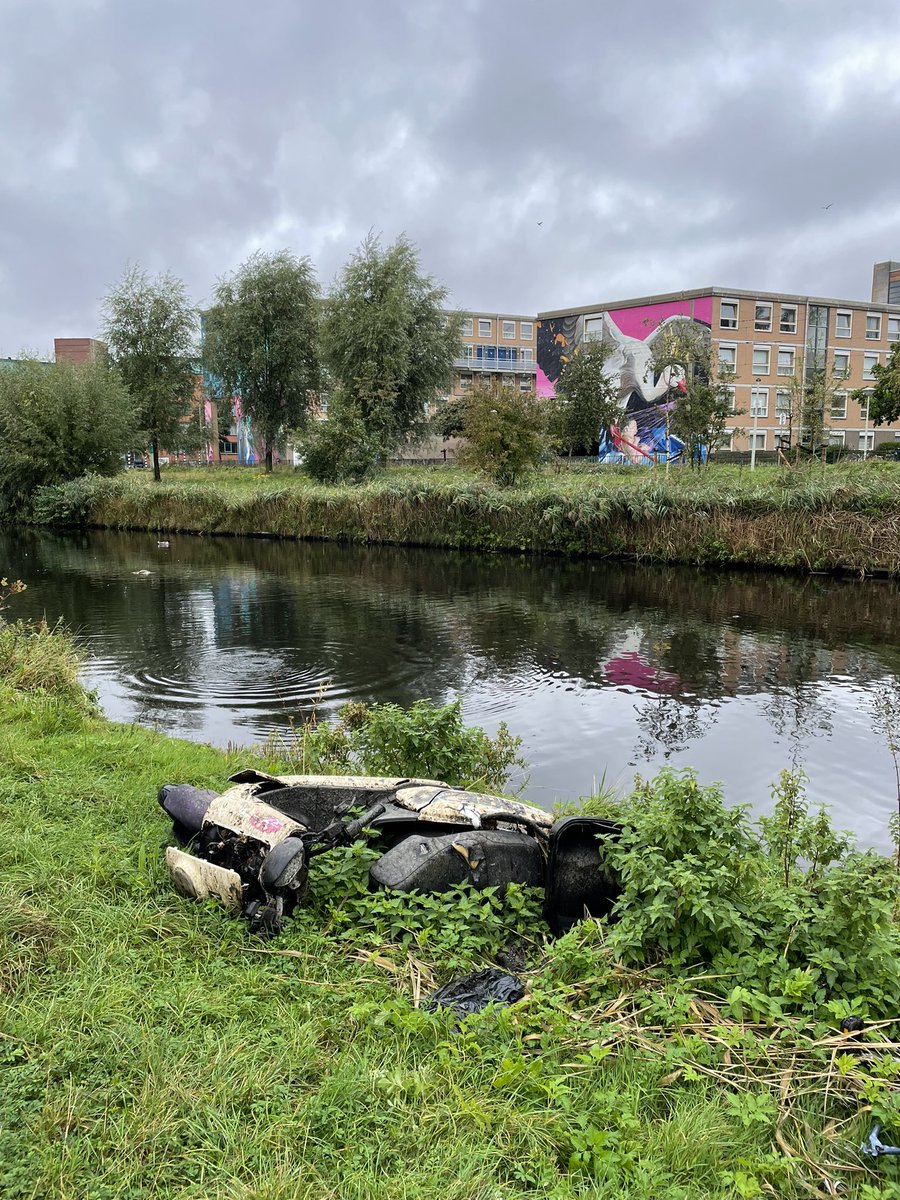 MargotDeBoks's tweet photo. @Voorall @RvanAsten Zouden ze dan niet meer in de Laak belanden? #check #ongehoordlaak #isgemeld @GemeenteDenHaag https://t.co/kMcleS2vSu