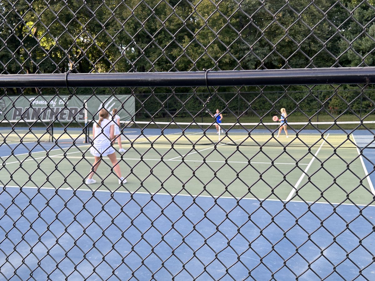 LolaSuperSnacks's tweet photo. ⁦@booster_ns⁩ NS Tennis Seniors Riannon Perlongo and Bella Castalano hanging tough in doubles against Pleasantville https://t.co/v9LQFyoVkT