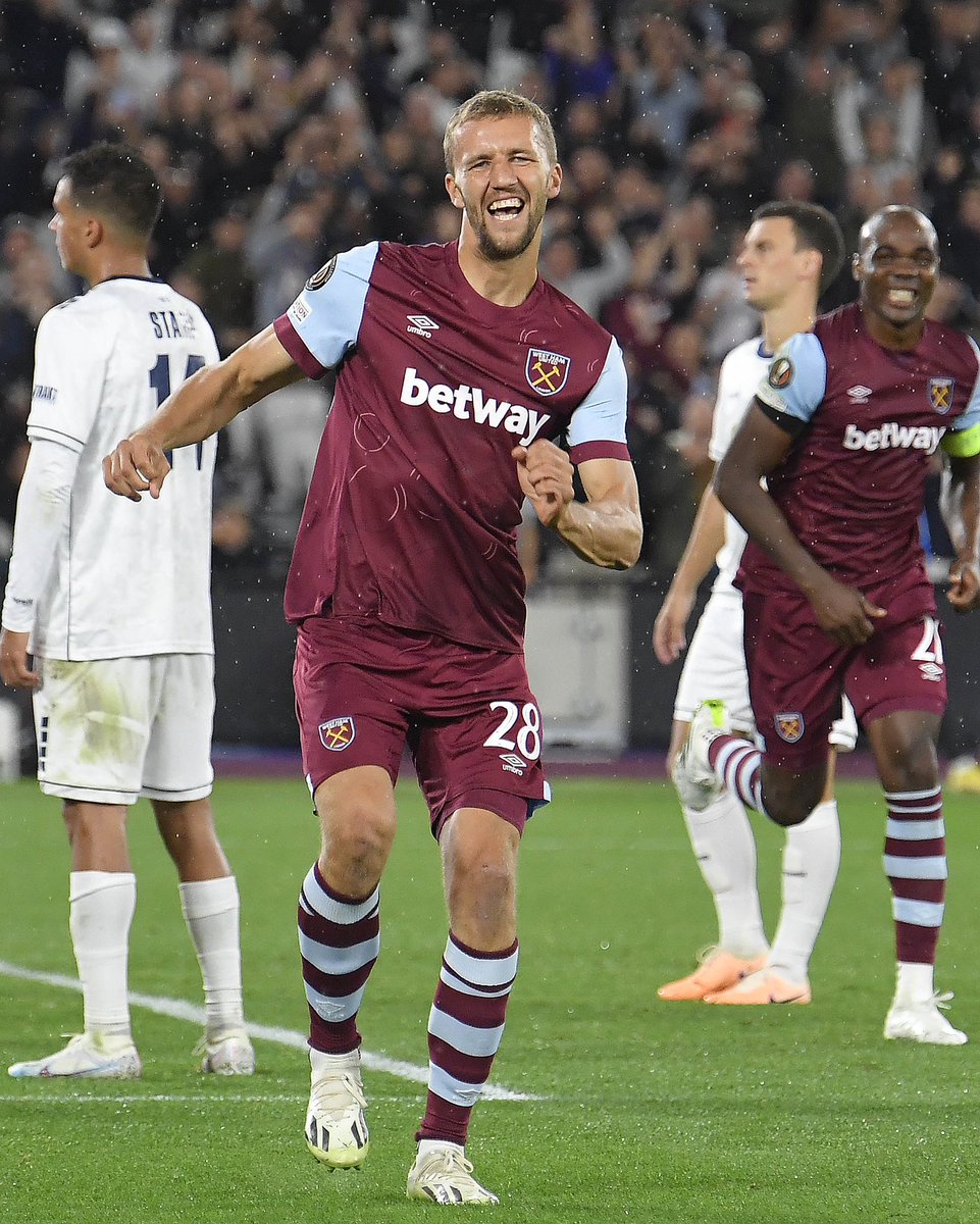 WestHam_Central's tweet photo. What a player man when he’s not being held back by someone https://t.co/WkD2if7MOP