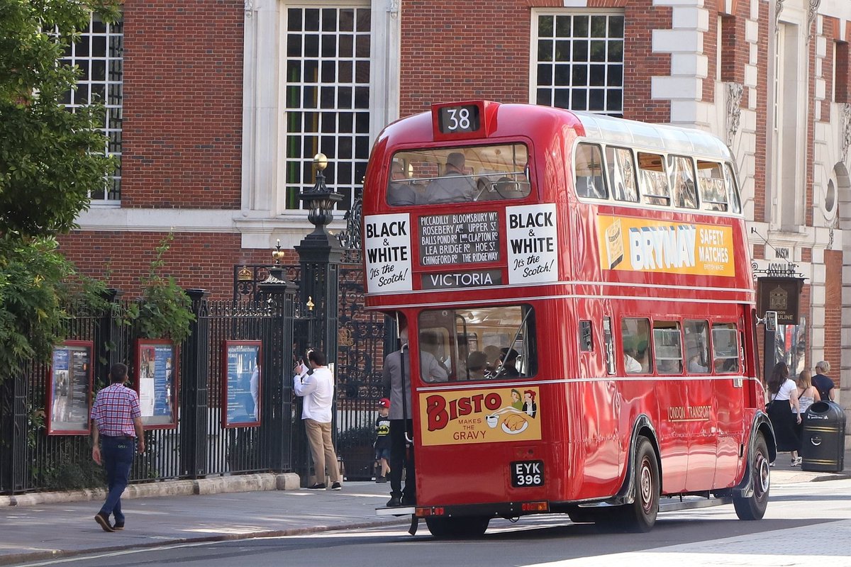 mrbryanejones's tweet photo. My favourite picture from the 16-Sep-2023 vintage bus running day on route 38 from Victoria to Hackney. Regent EYK396 in Piccadilly heading towards Victoria in the sun.
MorePics: https://t.co/O8qsyky6Pa
#bus #route38 #london #piccadilly #londonbus #vintage @londonbusmuseum https://t.co/IboNR4tCnh