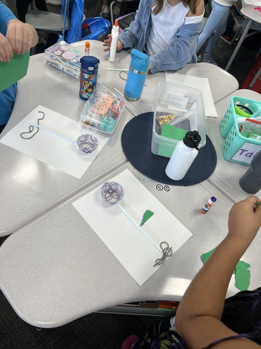 mrscoddsclass's tweet photo. Plant models in Science today! 🌷🌻 #secondgradescience https://t.co/tRP8SytX7h