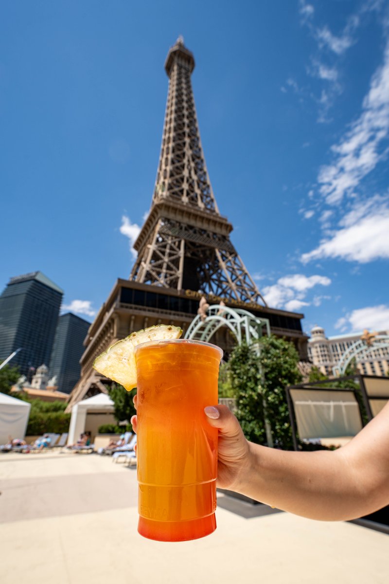ParisVegas's tweet photo. Your daily dose of ooh la la☀️ 🍾 #ForeverInParis https://t.co/8XyXOgaRuI
