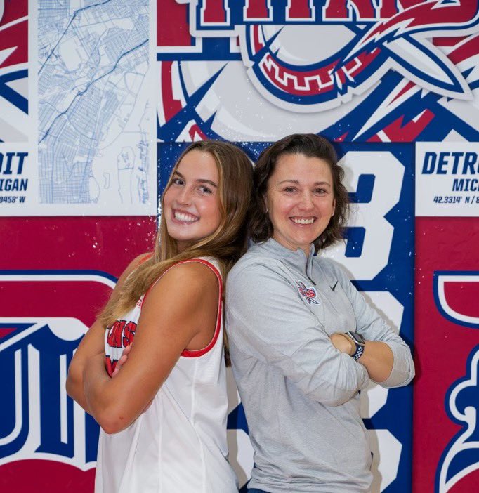 I had such a fun time today at Detroit Mercy! Thank you @CoachAchter and @haffeyk for a awesome visit!! ❤️💙 @Detroit_WBB