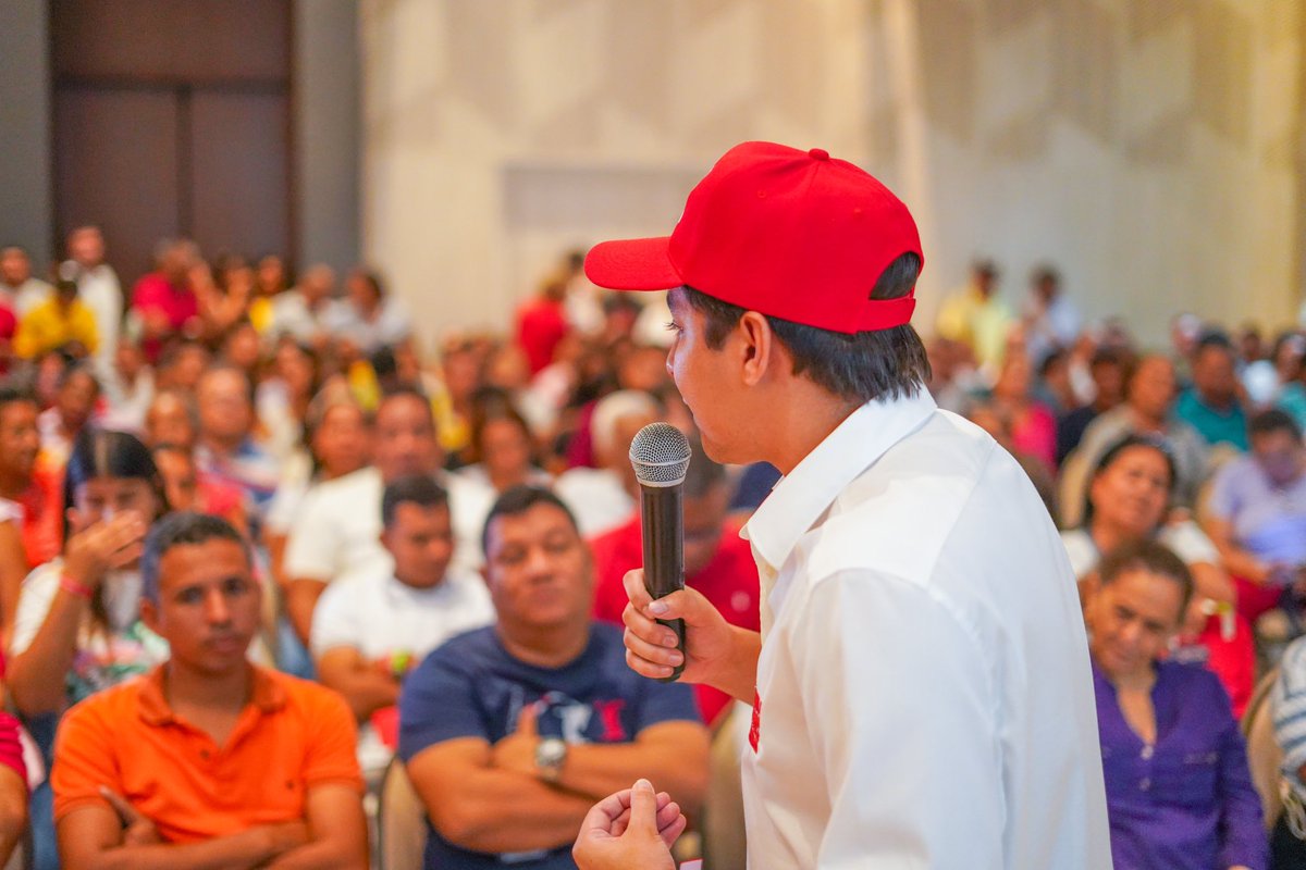 camilotorresv's tweet photo. ¡Este 29 de octubre Barranquilla elegirá la juventud! 

Junto a nuestro ediles Merle Moreno localidad Metropolitana y Diego Silva Diaz localidad Norte Centro Historico, trabajaremos incansablemente por la transformación cultural, social y por la seguridad de Barranquilla, mediante el acceso a nuevas tecnologías y la promoción de emprendimientos. 

Gracias a la familia Rada Batista por creer en la juventud 🤝🏻. ¡En equipo con nuestros ediles y marcando L55 a la Asamblea, Barranquilla  estará en #PrimerPlano! 💪🏼🚩