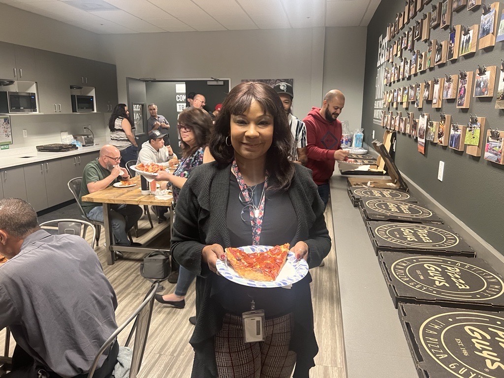 National Pepperoni Pizza Day at TMHNC!

#tmhnc #tmhnclife #pepperonipizza #livermore #salinas #fresno #sacramento #toyotamaterialhandling