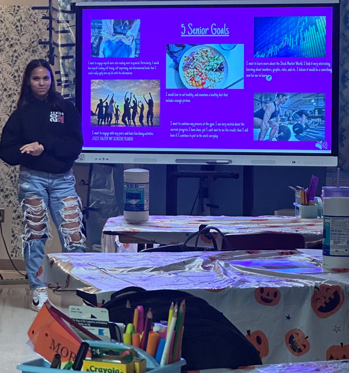 SeedeenNihara's tweet photo. Vision Board Days are my favorite.
Job well done all !!!! 

#seniors 
#allispossible 
#workhardanddontstop 
@fhhs_avid https://t.co/qzaFCoeFnO